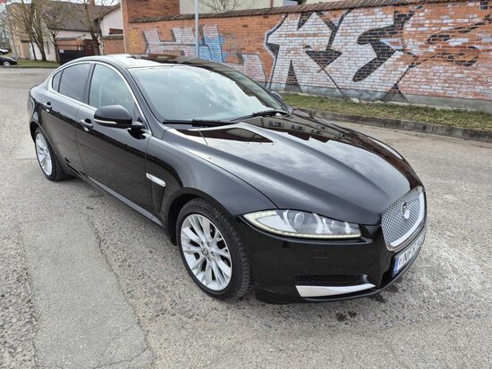 Jaguar XF