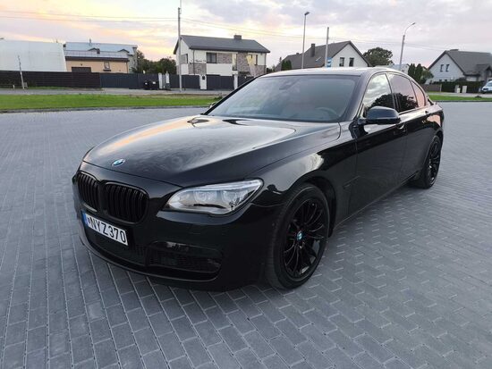 BMW 750 2014 m.