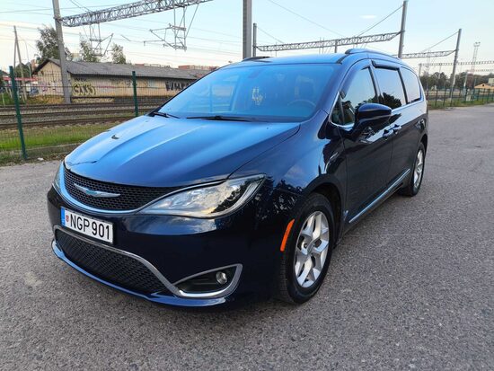 Chrystler Pacifica 2017 m.