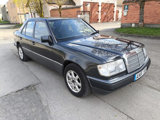 Mercedes E320