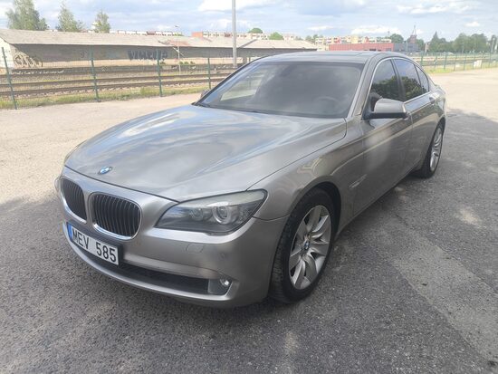 BMW 750